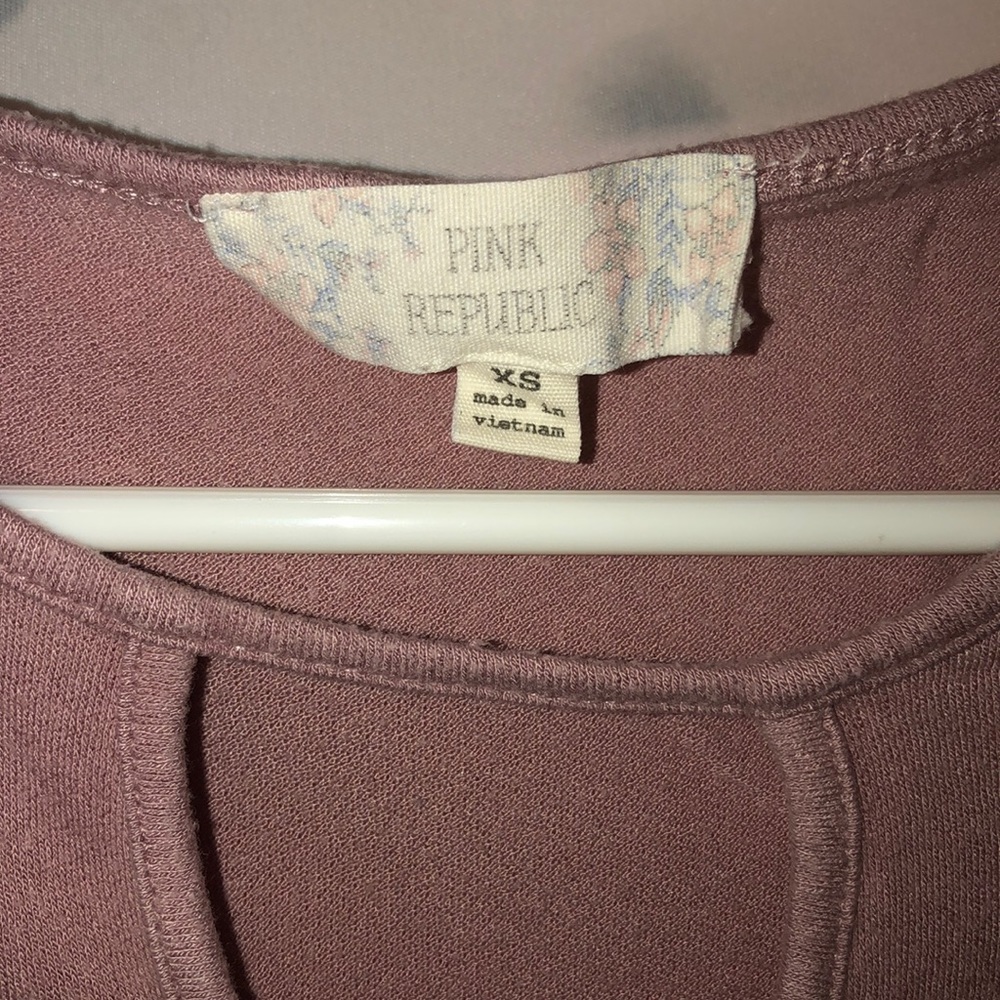 Off-shoulder Tee - Picture 3 of 4